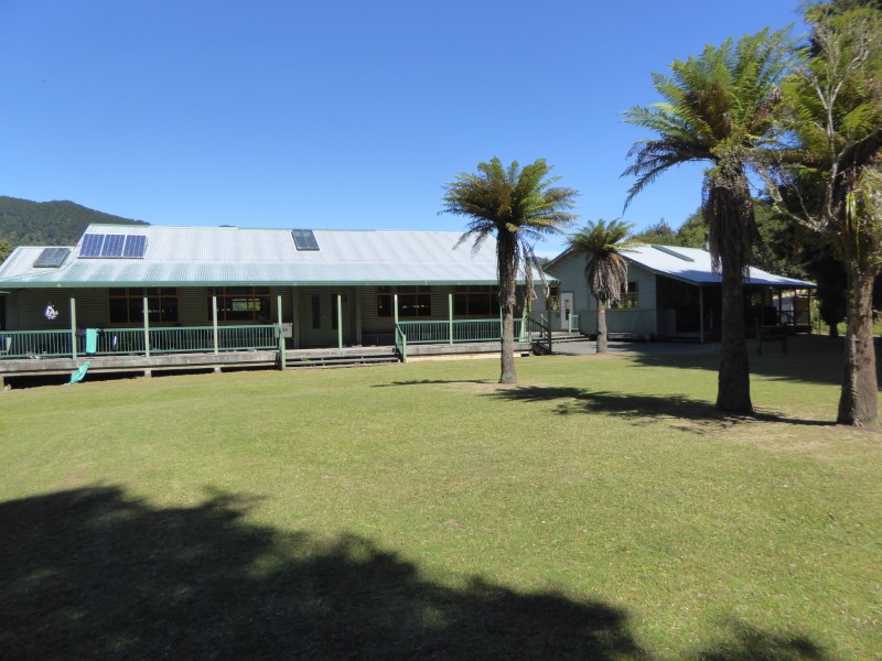 Waiharuru Hut