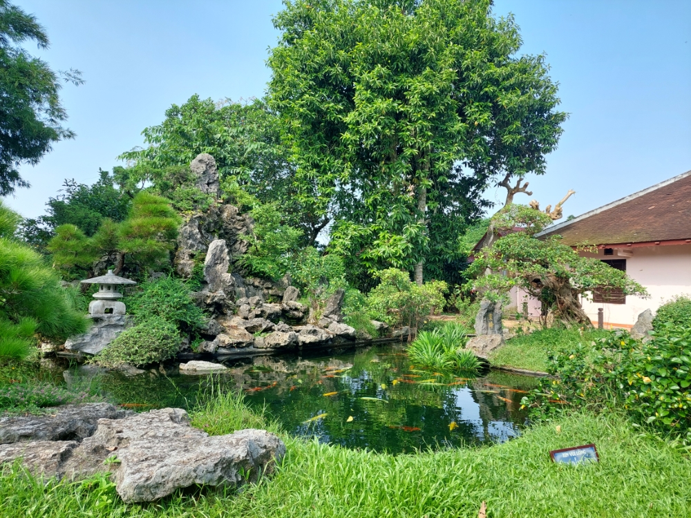 Gardens of Thien Mu Pagoda